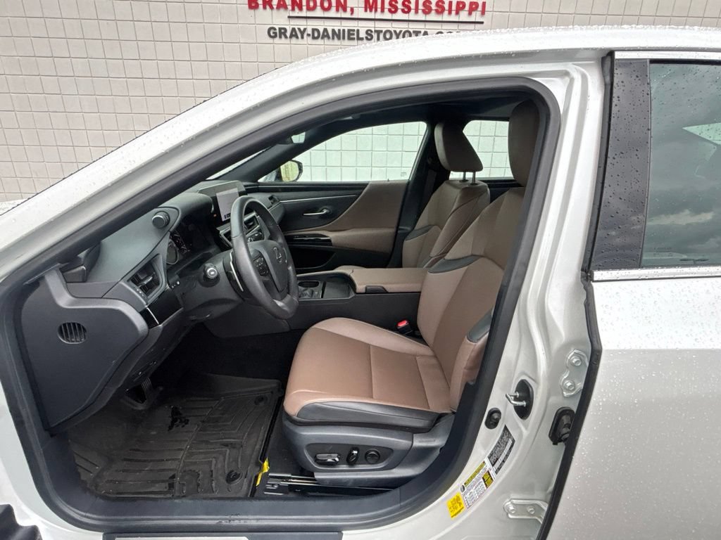 Used 2023 Lexus ES 350 FWD image 4