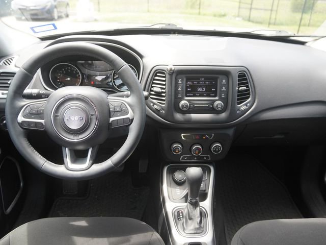 Used 2017 Jeep Compass Sport w/ Cold Weather Group AWD/4WD image 14