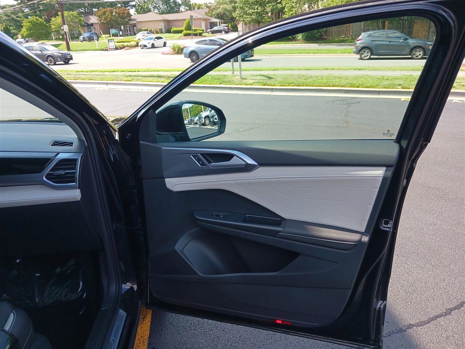 New 2025 Volkswagen Taos SEL image 33