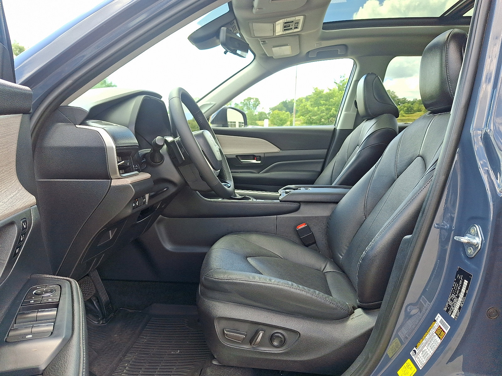 Used 2024 Toyota Grand Highlander AWD image 13