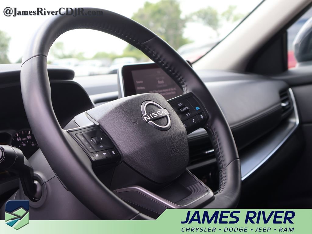 Used 2025 Nissan Rogue SV FWD image 25