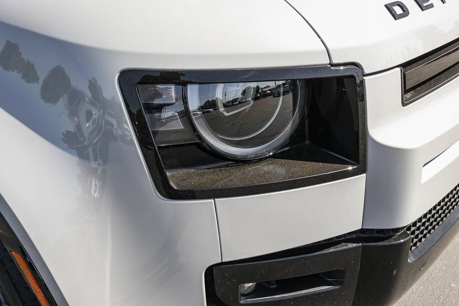 New 2026 Land Rover Defender 110 X-Dynamic SE AWD/4WD image 15