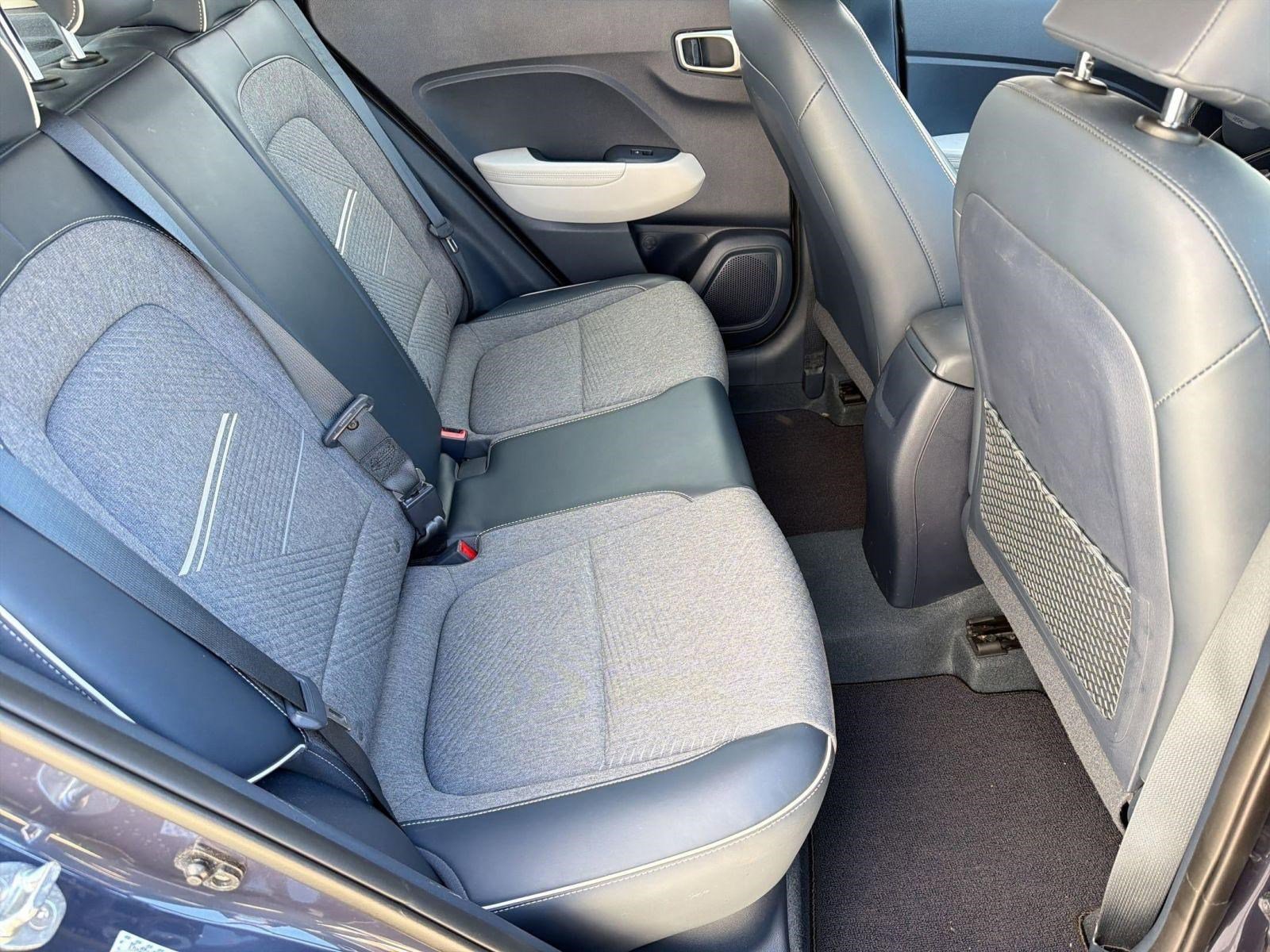Used 2022 Hyundai Venue Limited FWD image 30