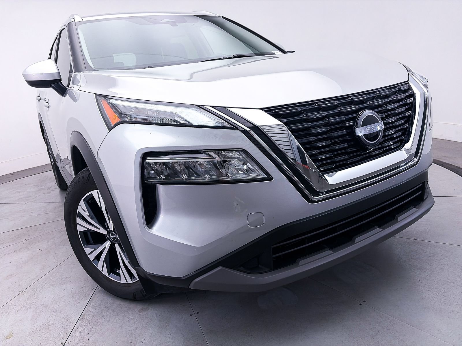 Used 2023 Nissan Rogue SV w/ SV Premium B Package FWD image 7