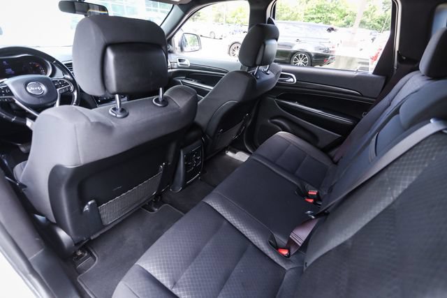 Used 2020 Jeep Grand Cherokee Laredo AWD/4WD image 42
