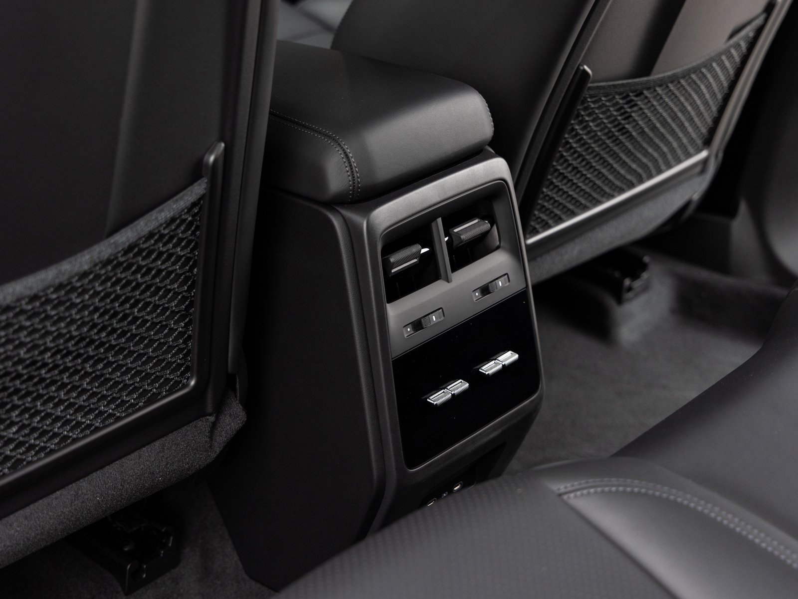 Used 2025 Porsche Macan Electric image 26