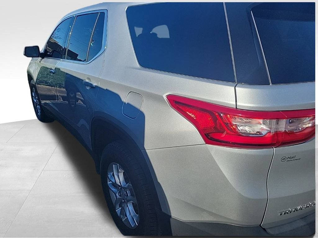 Used 2021 Chevrolet Traverse LS image 2