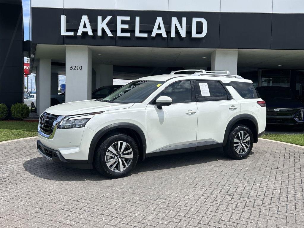 Used 2024 Nissan Pathfinder SL image 2