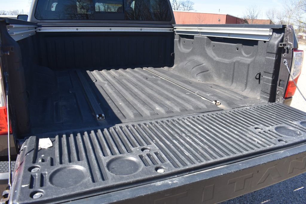 Used 2018 Nissan Titan SV w/ SV Convenience Package image 21