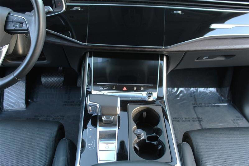 Used 2020 Audi Q8 Prestige w/ Prestige Package image 21