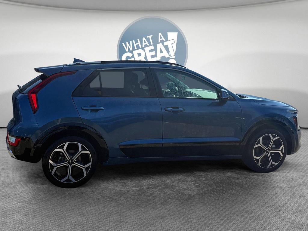Used 2025 Kia Niro EX Touring image 2