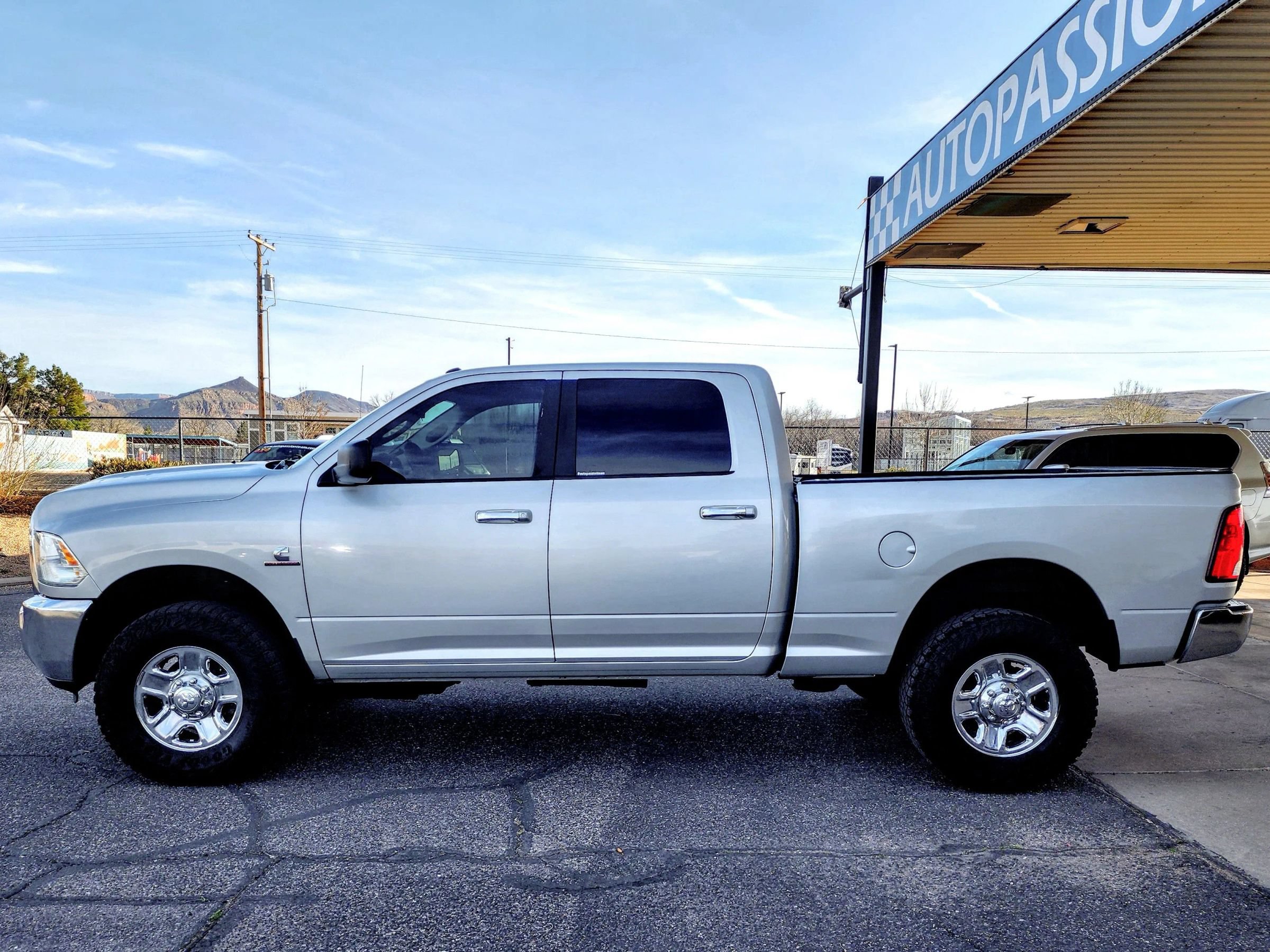 Used 2016 RAM 2500 SLT AWD/4WD image 2