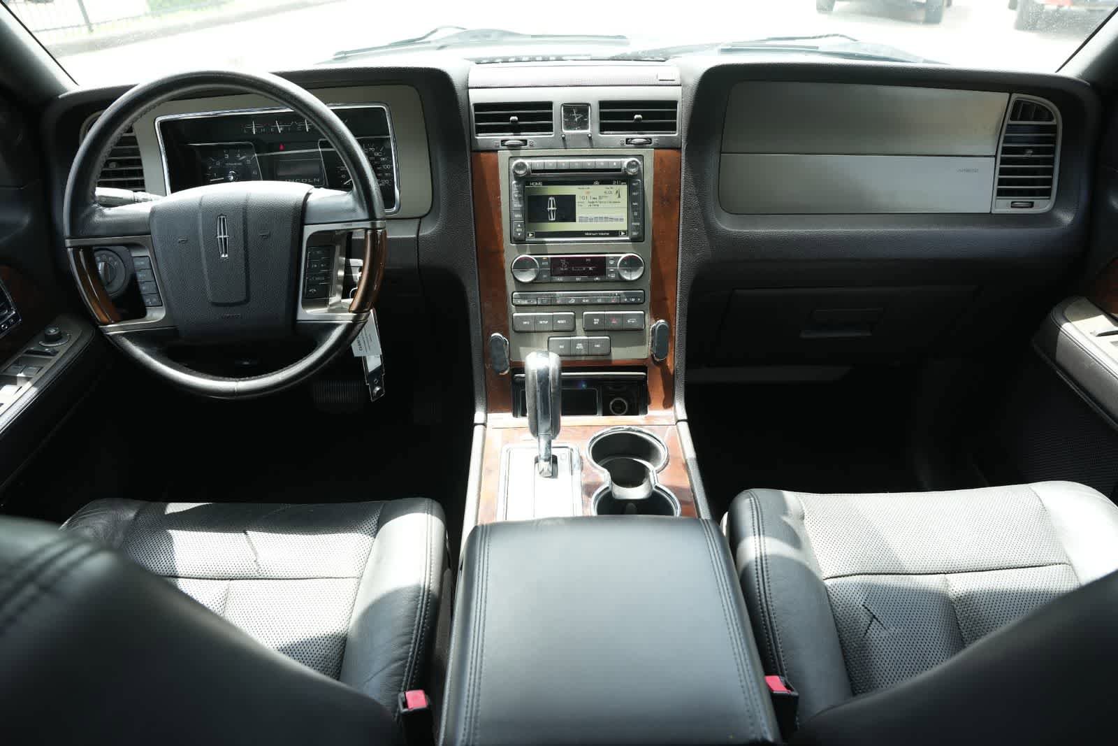 Used 2014 Lincoln Navigator 4WD image 6
