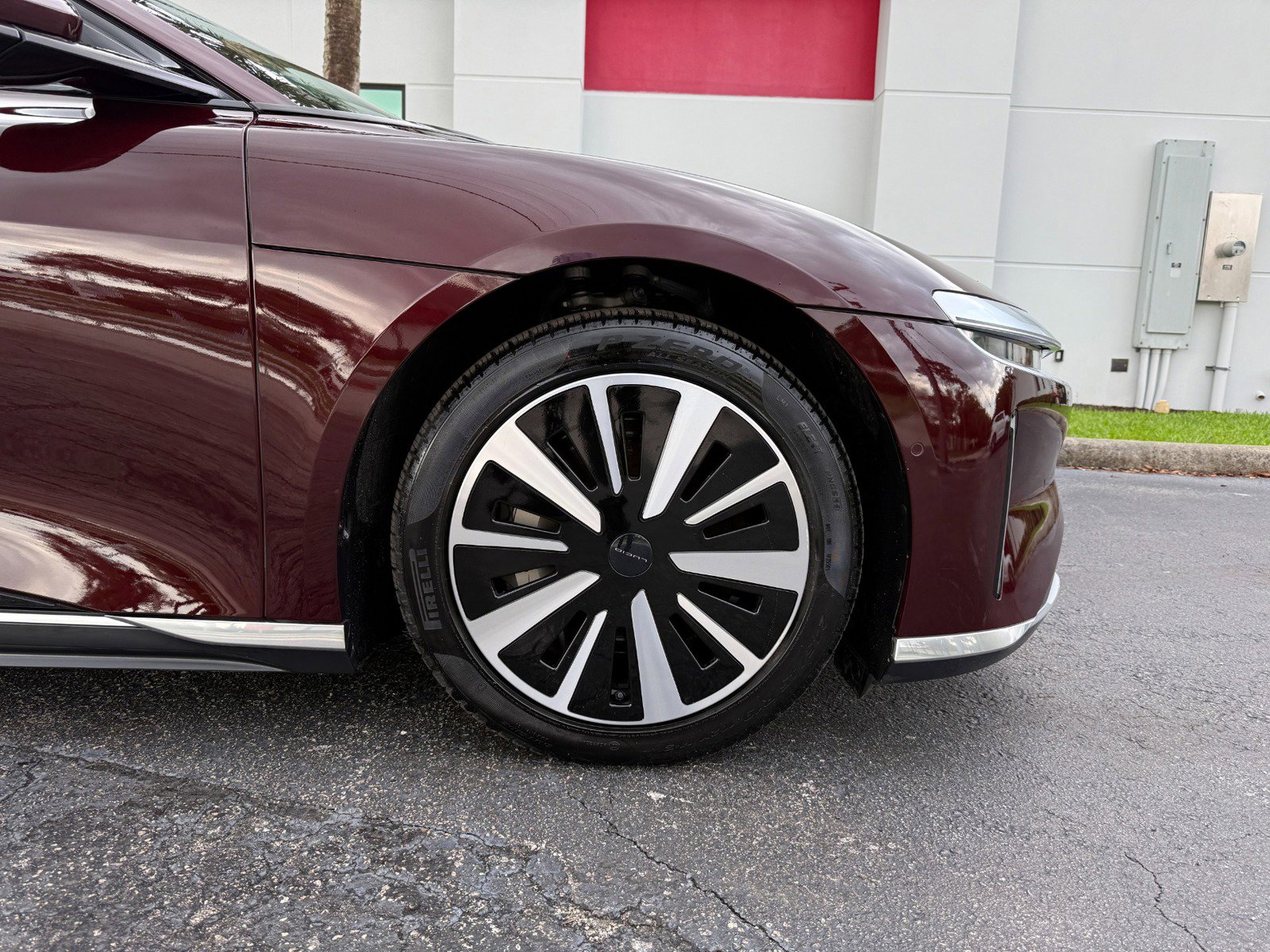 Used 2023 Lucid Air Pure image 3