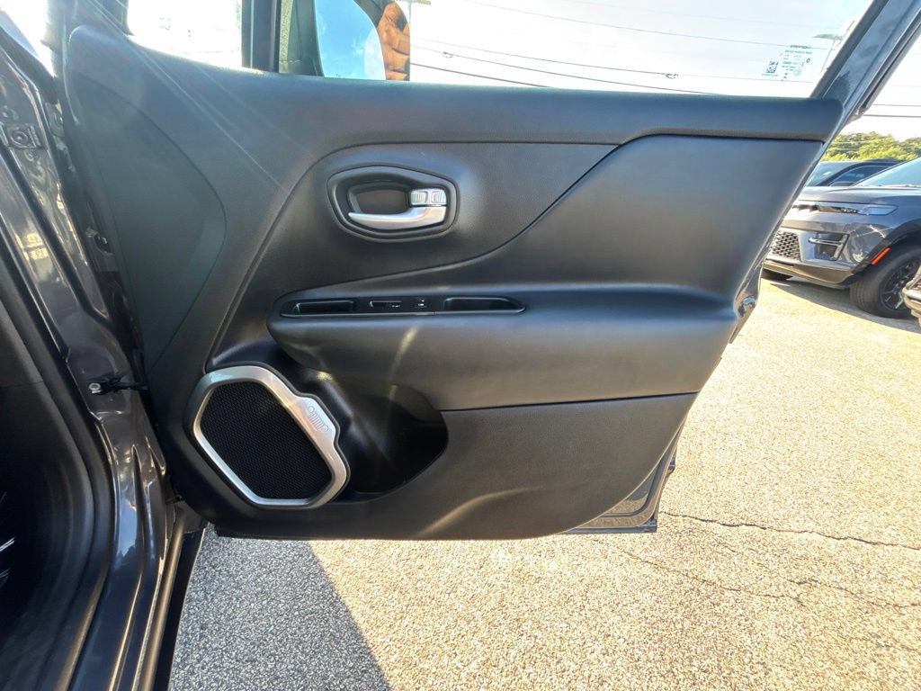 Certified 2023 Jeep Renegade Latitude AWD/4WD image 26