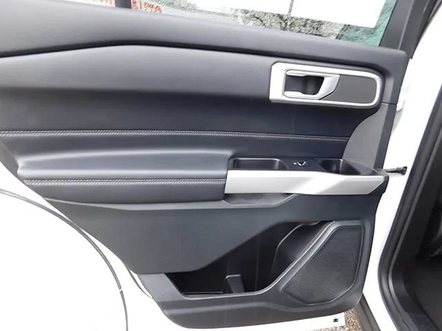 Used 2023 Ford Explorer XLT AWD/4WD image 12