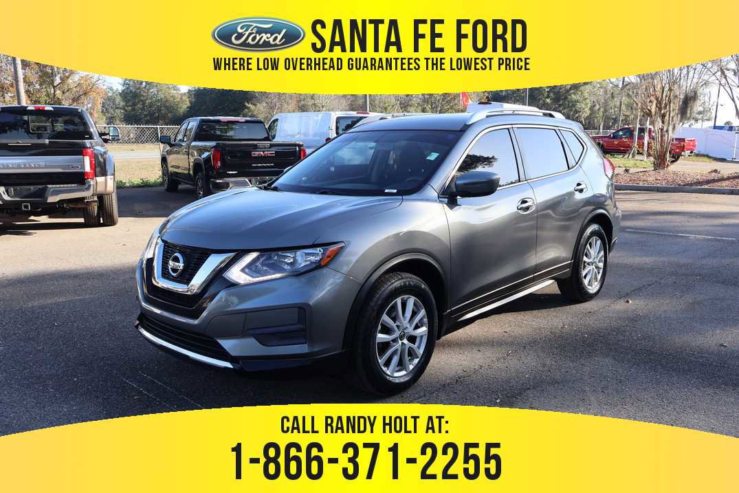 Used 2017 Nissan Rogue SV image 1