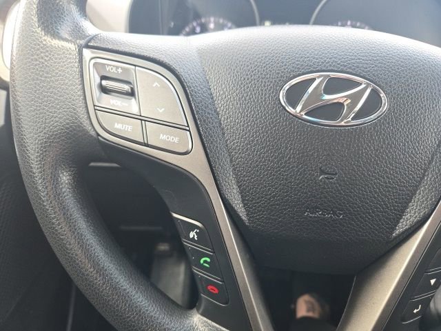 Used 2017 Hyundai Santa Fe SE image 16