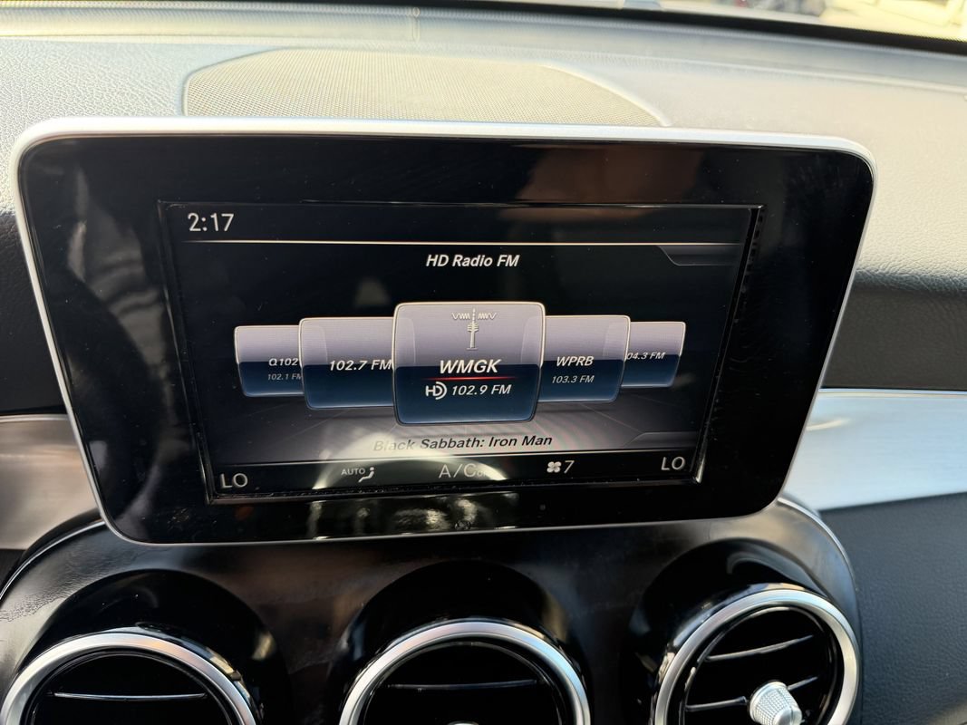 Used 2019 Mercedes-Benz GLC 300 4MATIC w/ Premium Package image 26