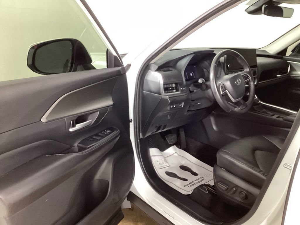 Used 2024 Toyota Grand Highlander AWD Hybrid image 9