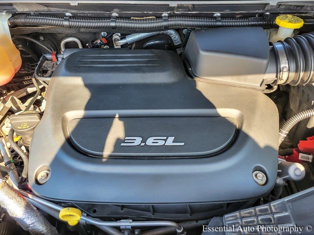 Used 2017 Chrysler Pacifica Limited image 25