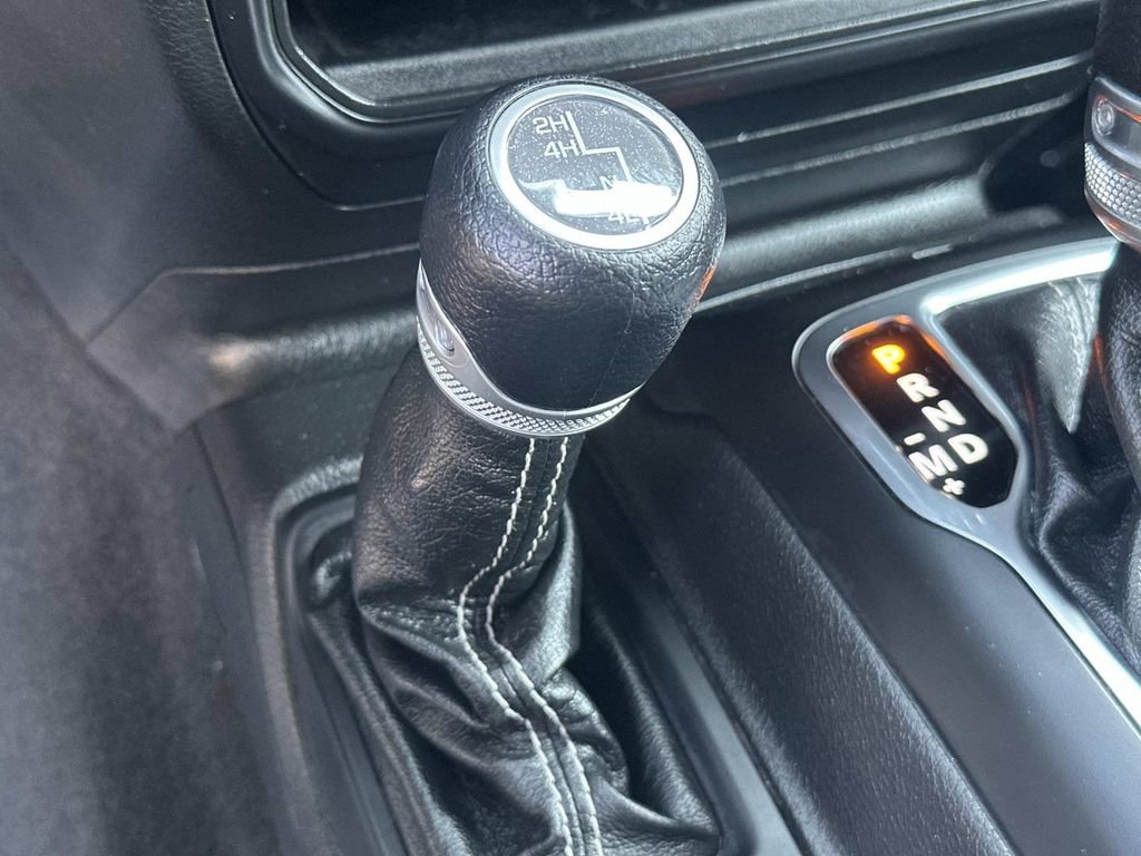 Used 2022 Jeep Wrangler Unlimited Sahara w/ Cold Weather Group AWD/4WD image 24