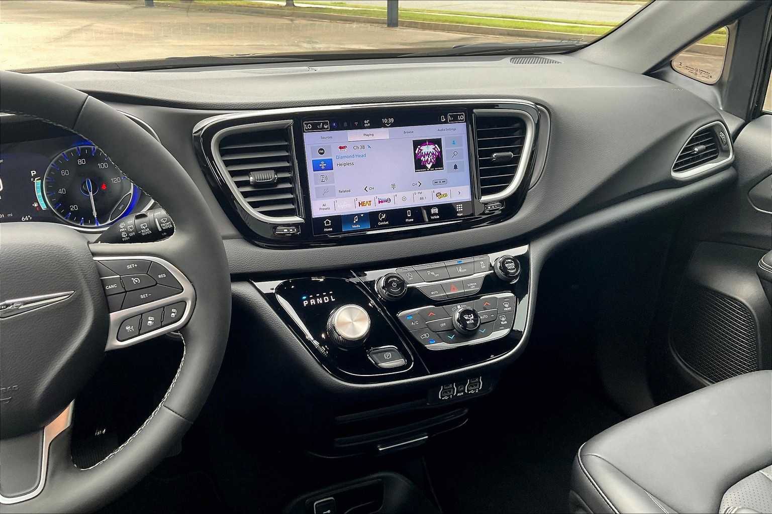 Certified 2025 Chrysler Voyager LX image 6