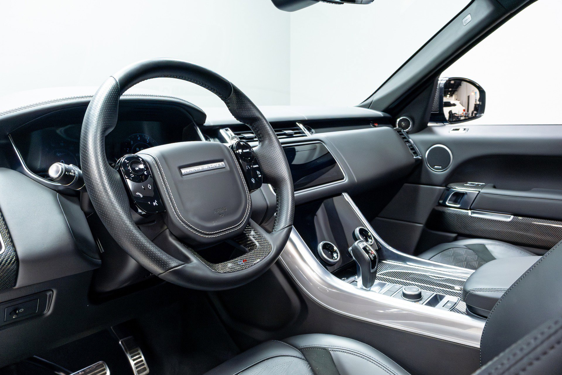 Used 2022 Land Rover Range Rover Sport SVR image 8