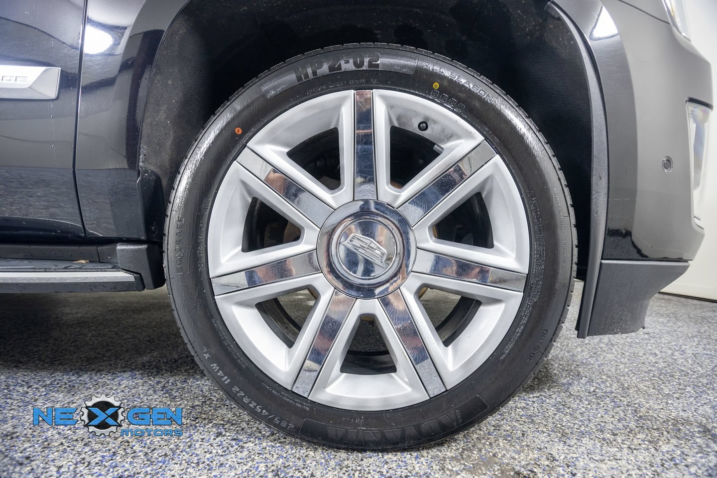 Used 2017 Cadillac Escalade Luxury AWD/4WD image 47