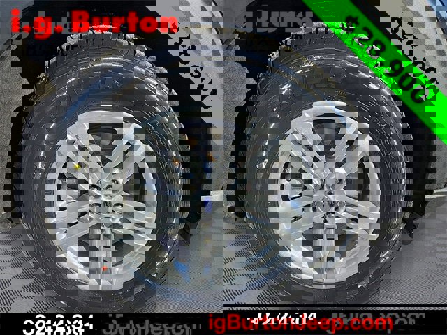 Used 2023 Ford Explorer XLT w/ Equipment Group 202A image 8