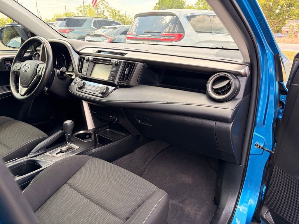 Used 2018 Toyota RAV4 XLE FWD image 9