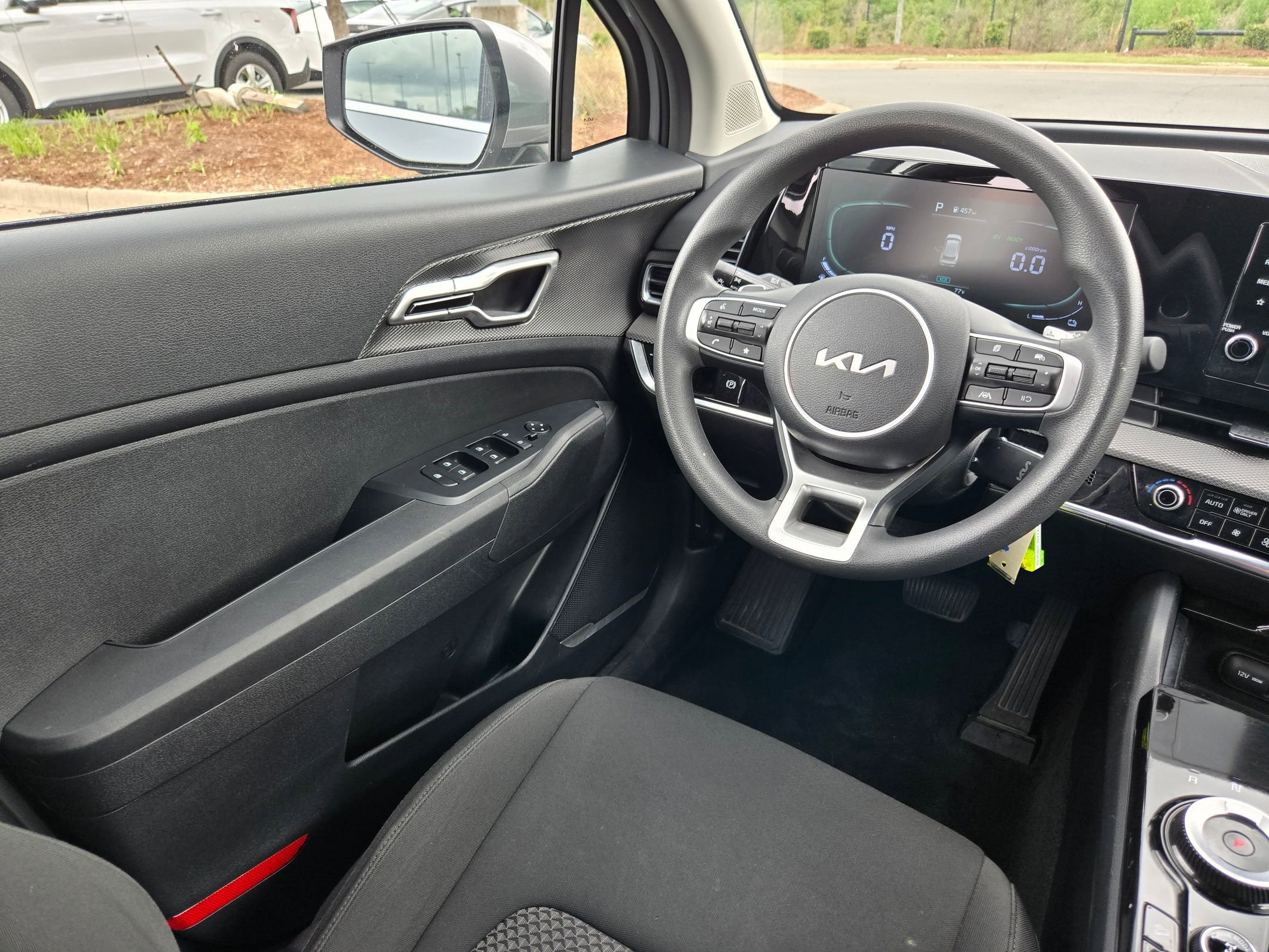 Used 2023 Kia Sportage LX image 9
