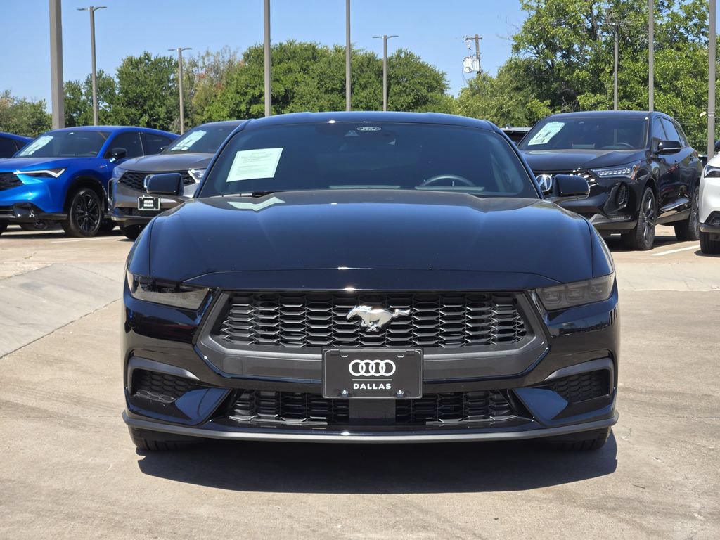 Used 2025 Ford Mustang Coupe RWD image 4