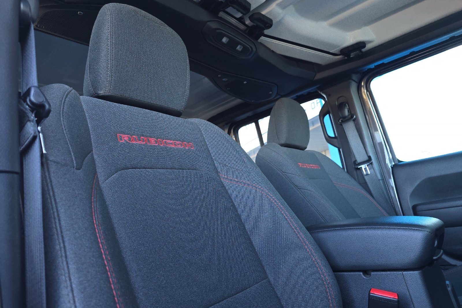 Used 2025 Jeep Gladiator Rubicon w/ Convenience Group image 17