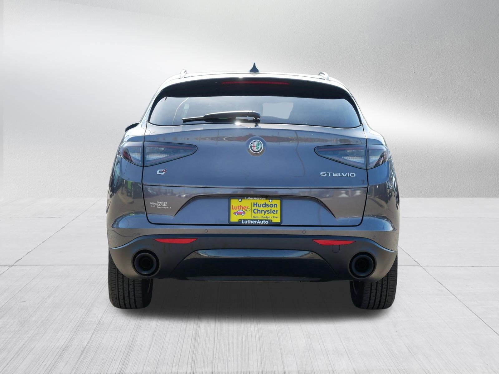 Used 2025 Alfa Romeo Stelvio Sprint w/ Convenience Package image 6