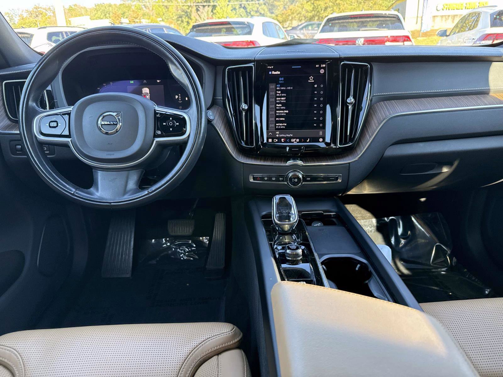 Used 2022 Volvo XC60 B5 Inscription w/ Advanced Package image 20