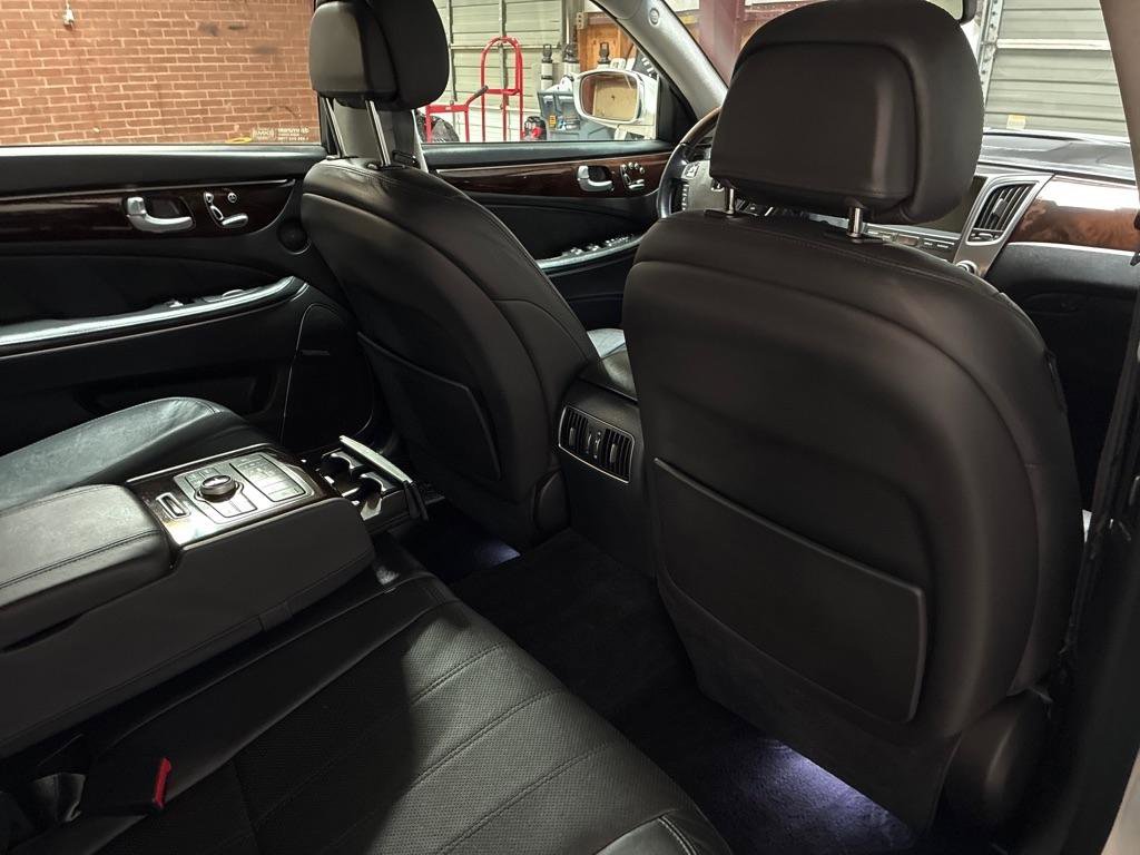 Used 2012 Hyundai Equus Signature image 25