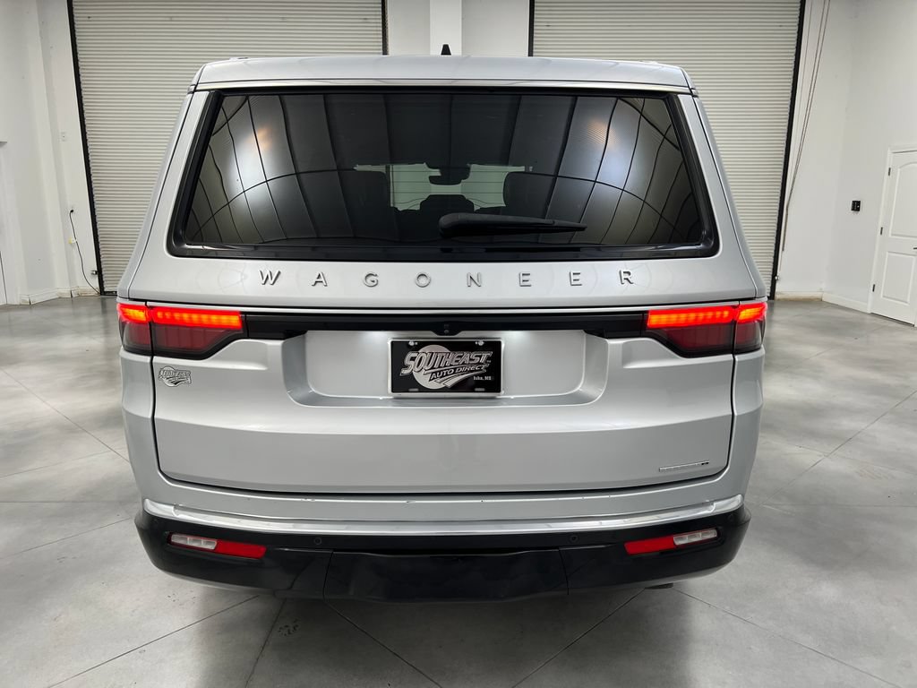 Used 2024 Jeep Wagoneer Series II w/ Flexible Seating Group AWD/4WD image 8