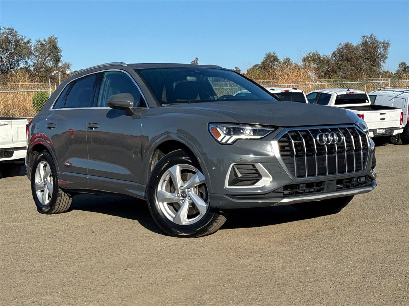 Used 2020 Audi Q3 2.0T Premium Plus w/ Premium Plus Package AWD/4WD image 2