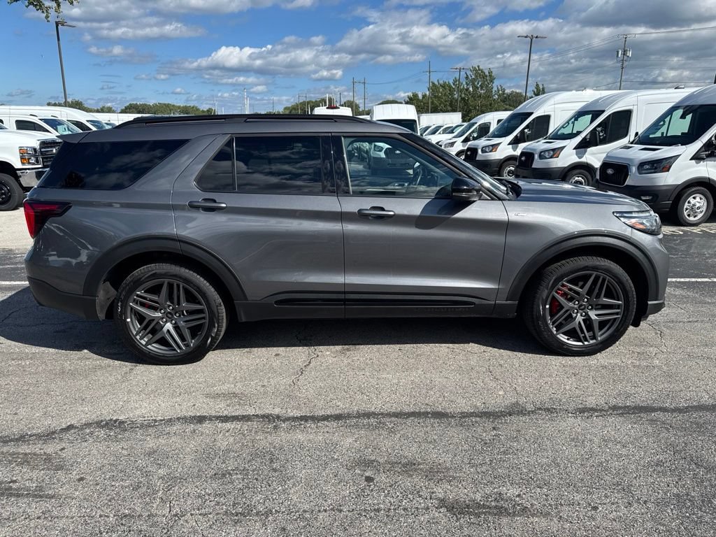 Certified 2025 Ford Explorer ST-Line w/ ST-Line Street Pack AWD/4WD image 9