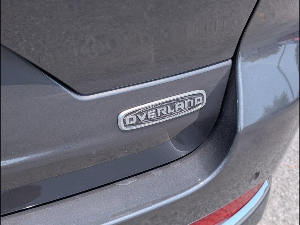 Used 2025 Jeep Grand Cherokee Overland w/ Luxury Tech Group IV AWD/4WD image 21