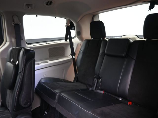 Used 2014 Chrysler Town & Country Touring-L image 19