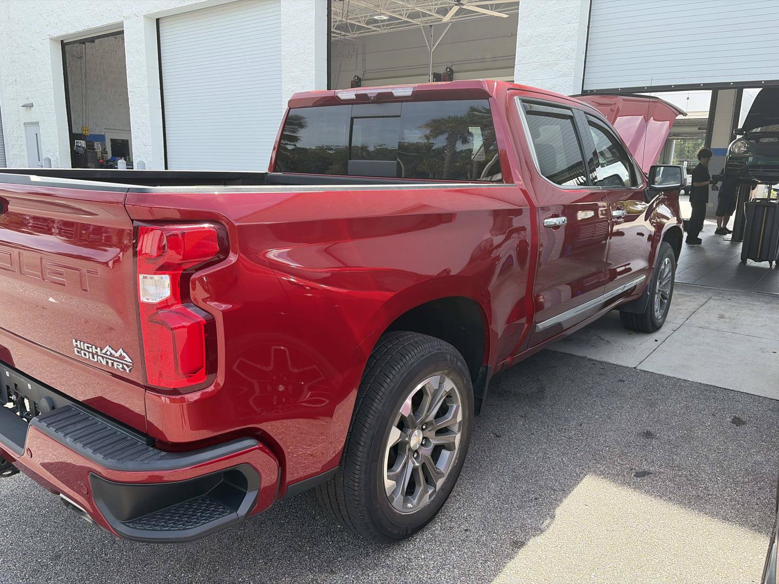 Used 2023 Chevrolet Silverado 1500 High Country w/ Z71 Off-Road Package AWD/4WD image 3