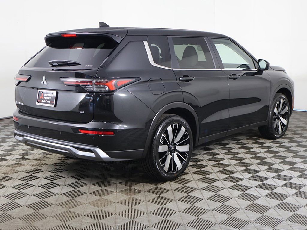 New 2025 Mitsubishi Outlander SE image 13