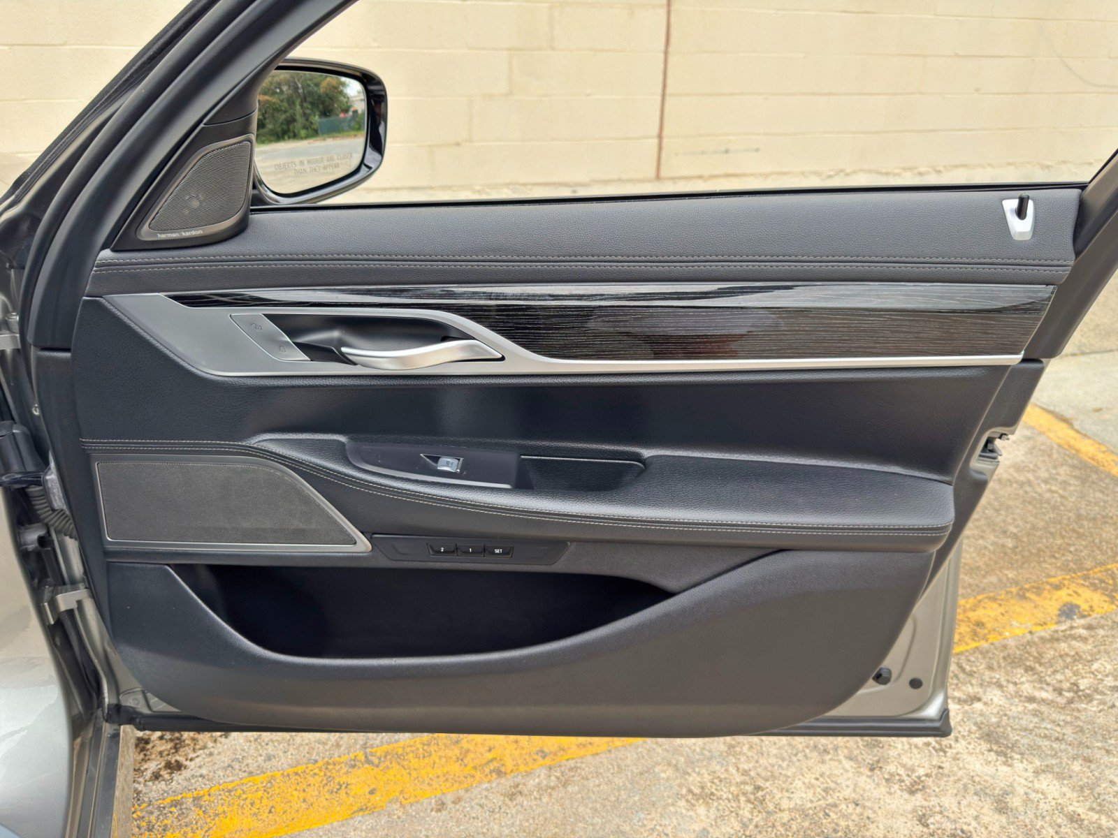 Used 2022 BMW 740i w/ M Sport Package RWD image 49
