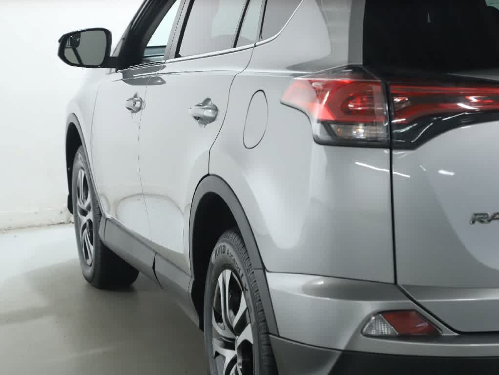 Used 2018 Toyota RAV4 LE w/ All Weather Liner Package AWD/4WD image 40