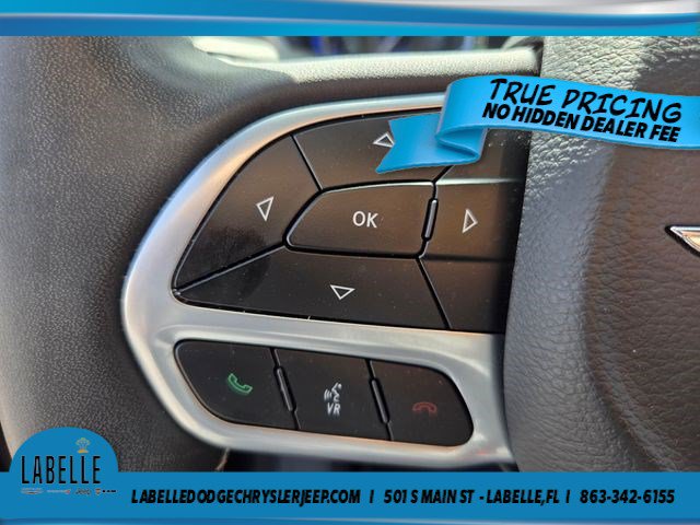 Used 2025 Chrysler Pacifica Select AWD/4WD image 21