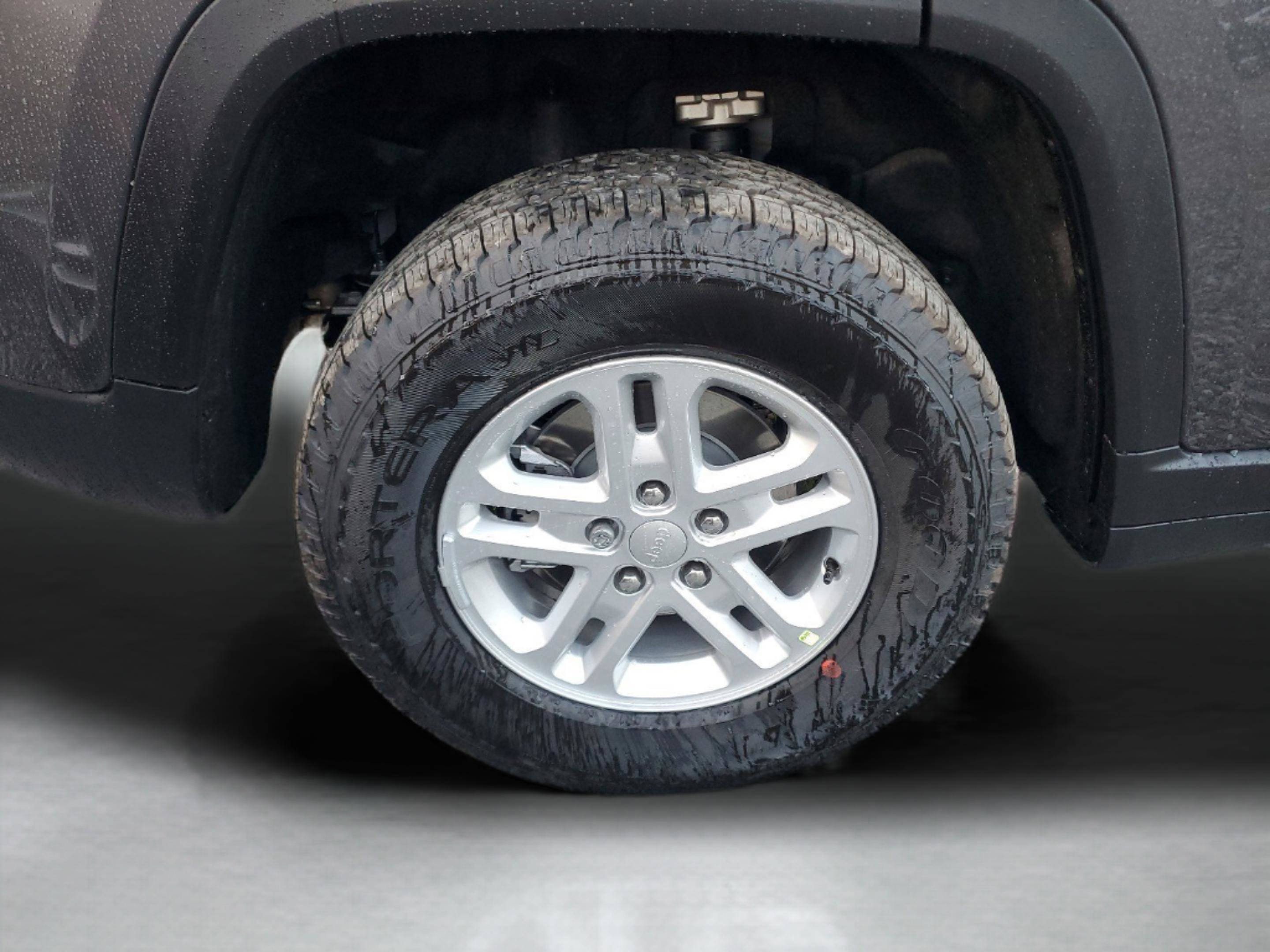 New 2025 Jeep Grand Cherokee Laredo w/ Luxury Tech Group I image 35