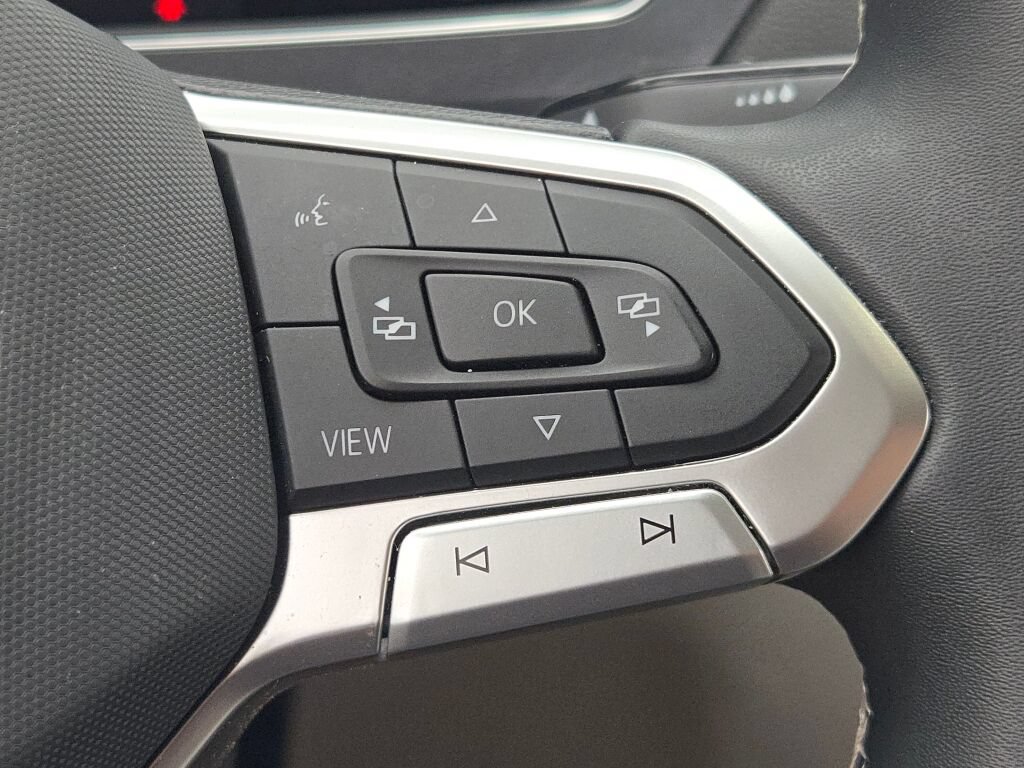 Used 2022 Volkswagen Tiguan SE AWD/4WD image 35