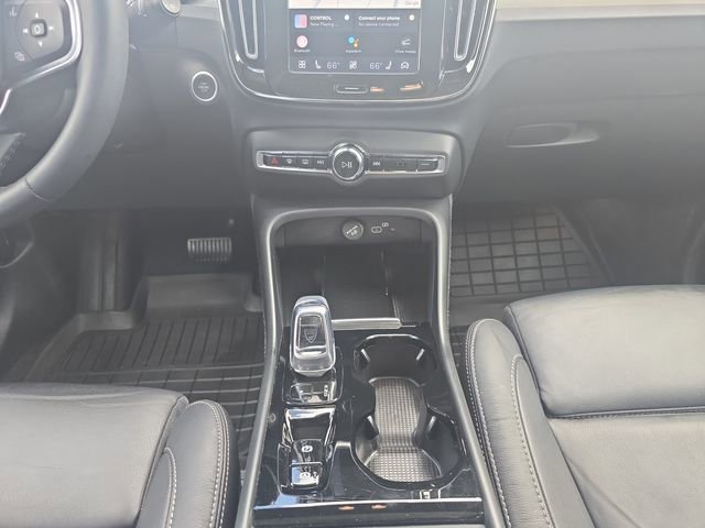 Certified 2023 Volvo XC40 B5 Plus w/ Protection Package image 11